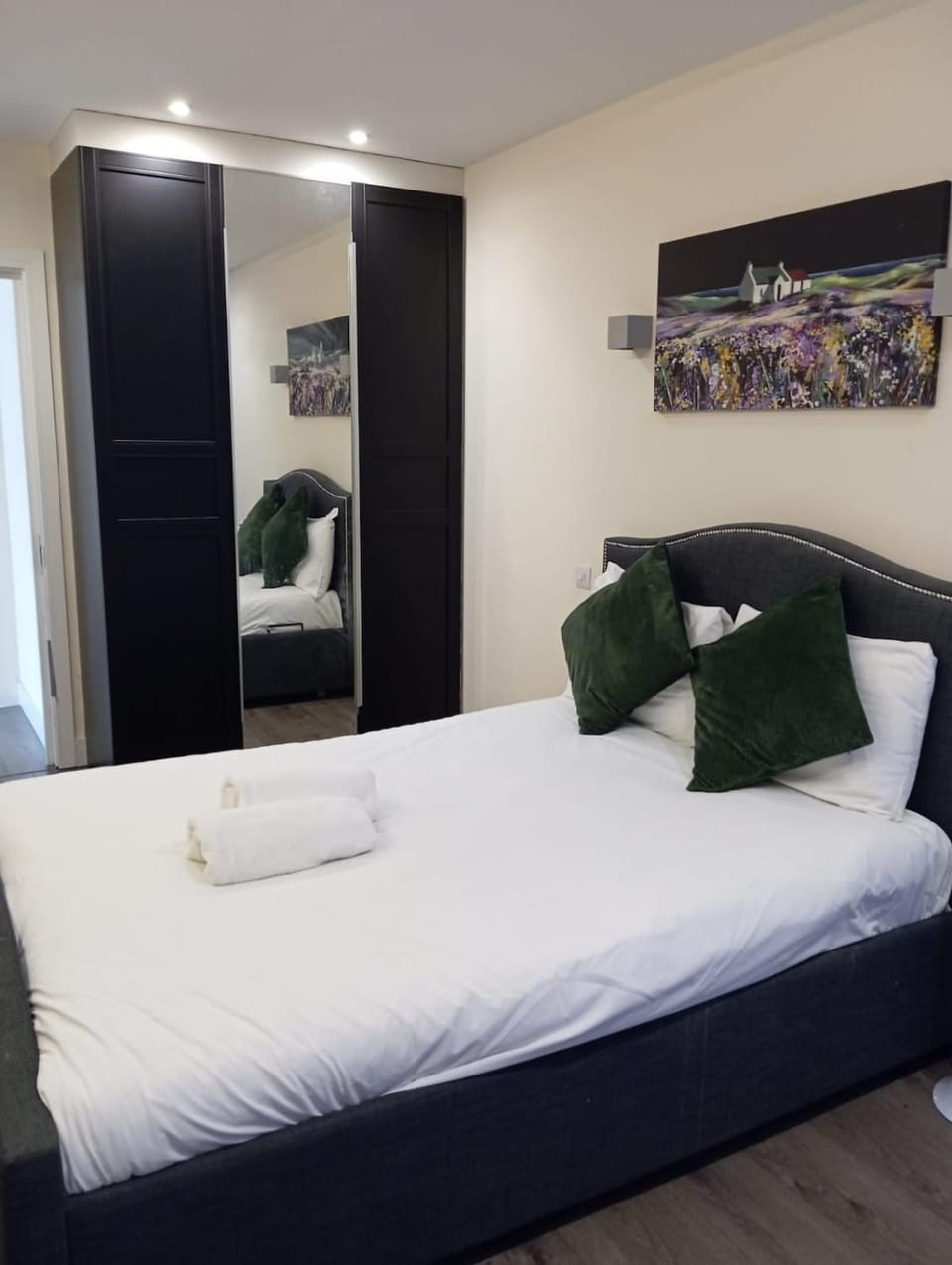 2 Bedroom Cozy Apartment near Canary Wharf Apartment in London