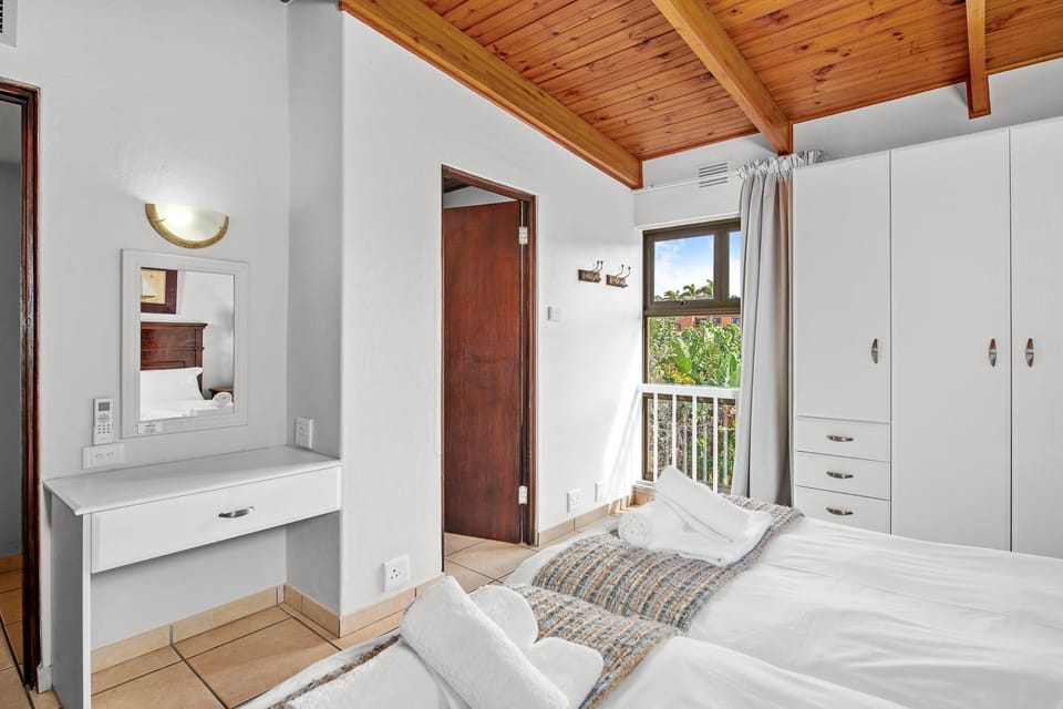 Photo of the whole room, towels, wardrobe