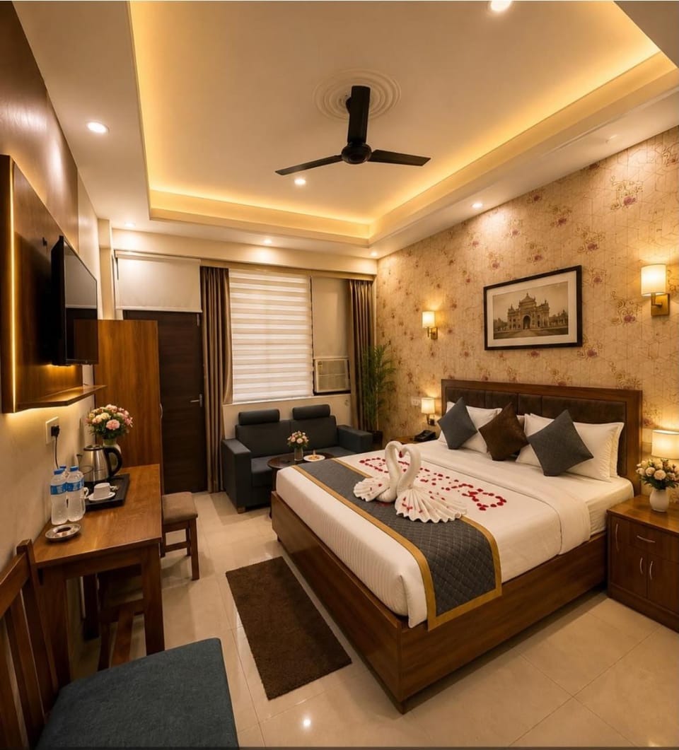 Bed, TV and multimedia, Living room, Photo of the whole room