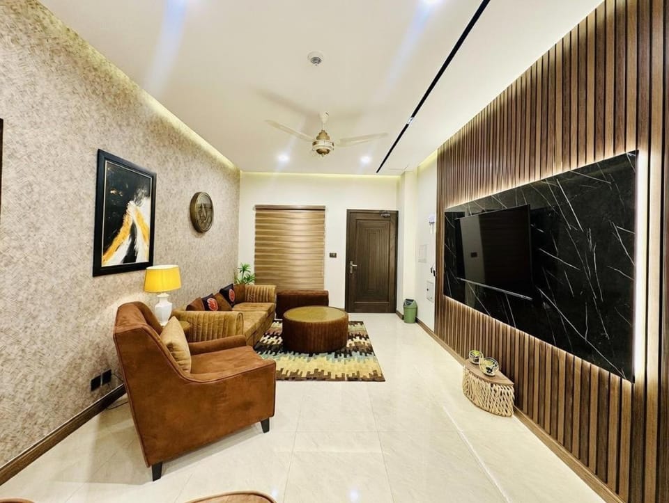 Zeta Retreat Rooftop Pool Food Court Mall Islamabad Apartment in Islamabad