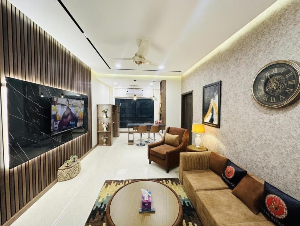 Zeta Retreat Rooftop Pool Food Court Mall Islamabad Apartment in Islamabad