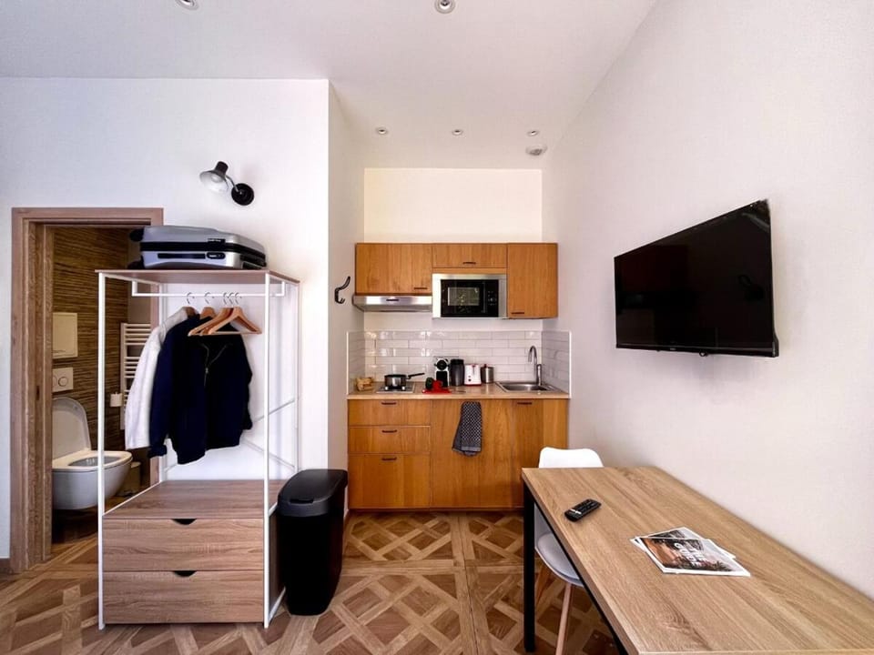 TV and multimedia, Kitchen or kitchenette, Dining area