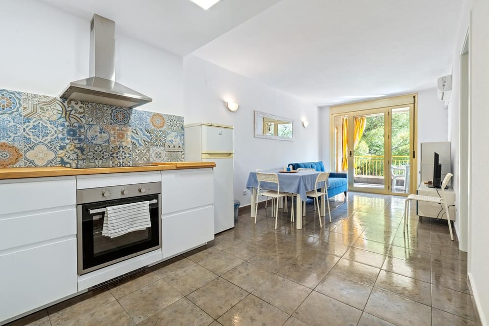 Property building, Kitchen or kitchenette, Living room