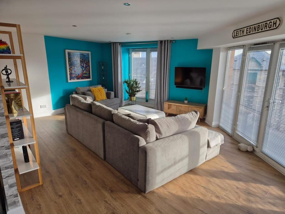 Spacious, sunny Leith apartment Apartment in Edinburgh