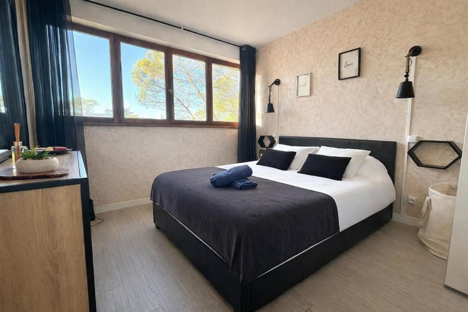 Grand appartement baigné de soleil avec parking Apartment in Saint-Raphael