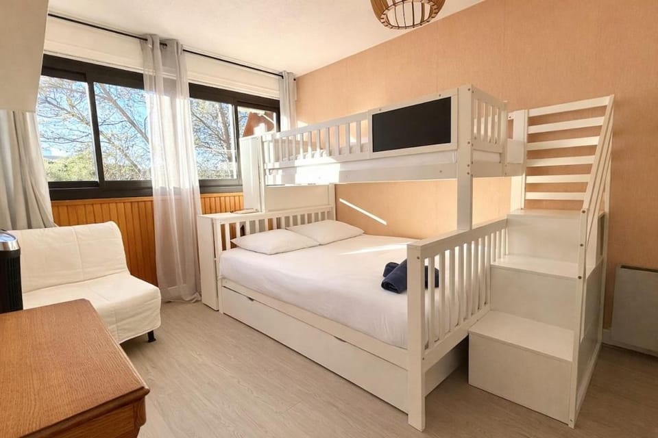 Grand appartement baigné de soleil avec parking Apartment in Saint-Raphael