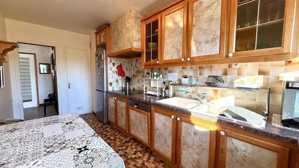 Grand appartement baigné de soleil avec parking Apartment in Saint-Raphael