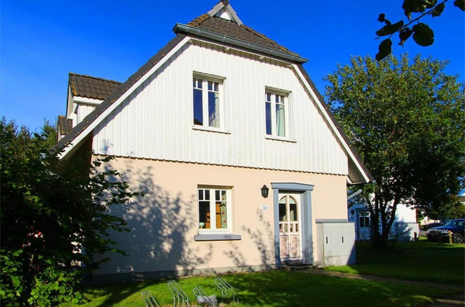 Property building, Facade/entrance, Garden