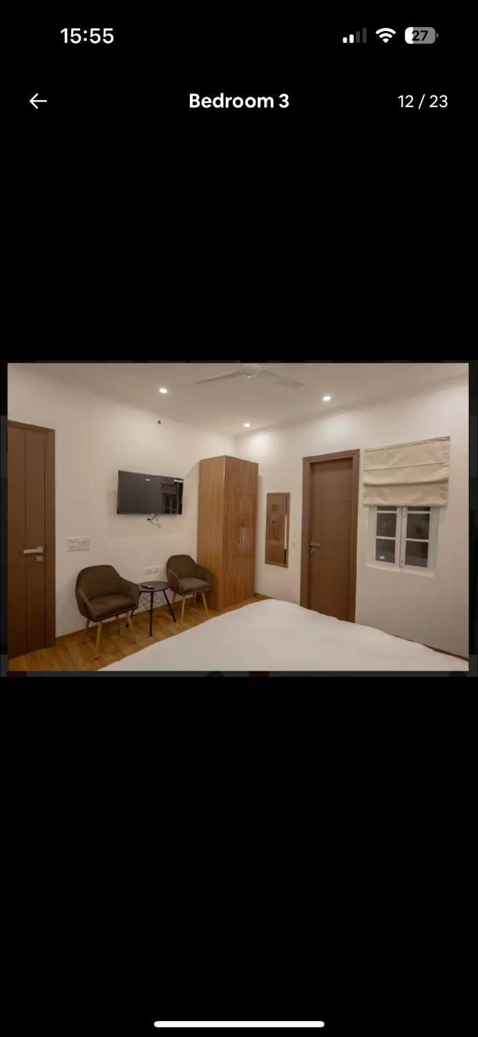 The carmine house-Private 4 BHk luxury retreat in sector 132, Noida Villa in Noida