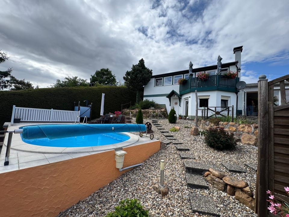 Property building, Natural landscape, Garden, Garden view, Swimming pool, sunbed