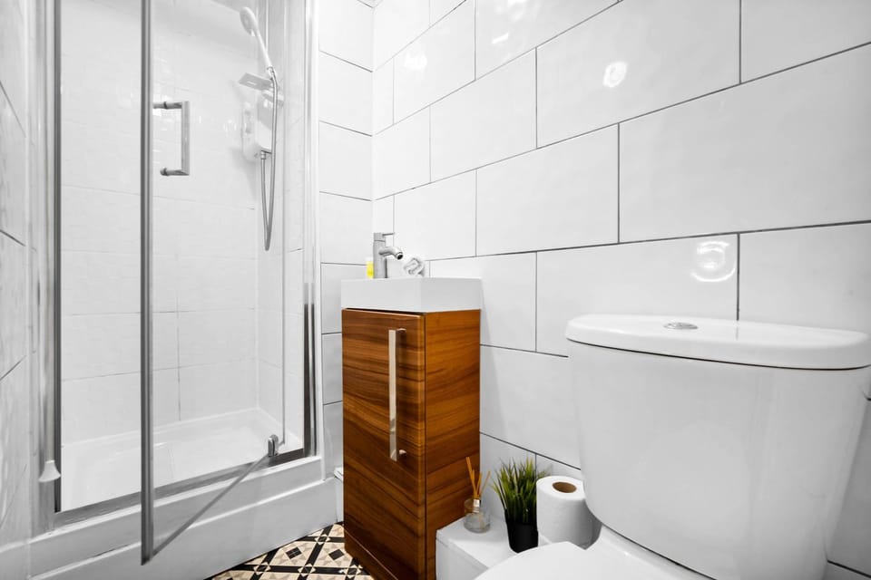 Shower, Toilet, Bathroom
