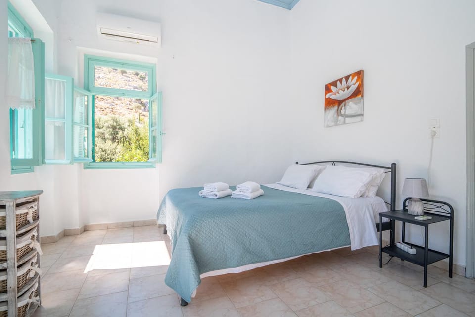 Bed, Photo of the whole room, Bedroom, towels, air conditioner