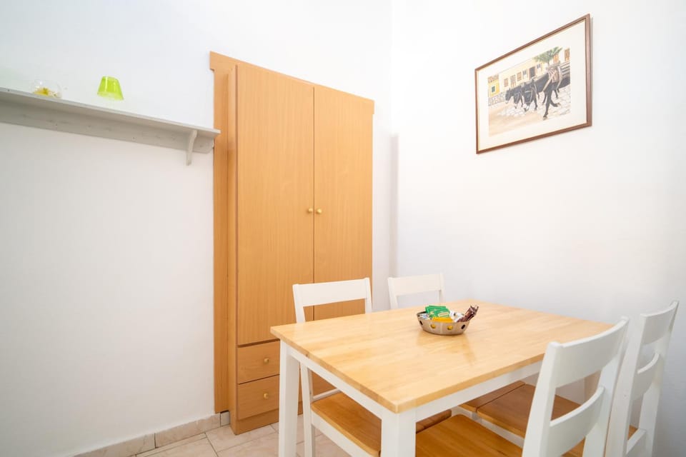 Dining area, wardrobe