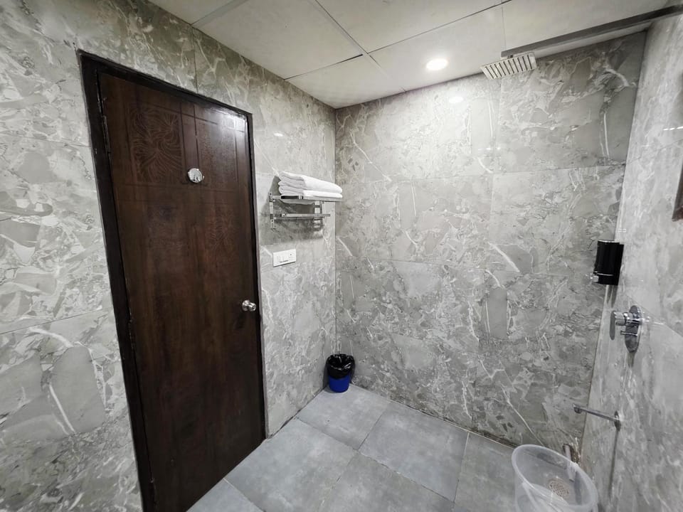 Bathroom, towels