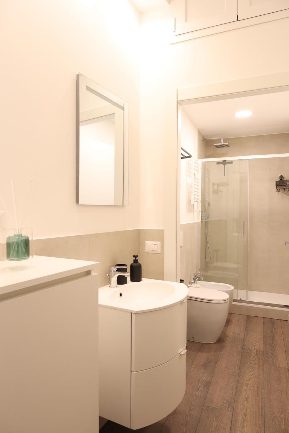 Shower, Toilet, Bathroom, towels