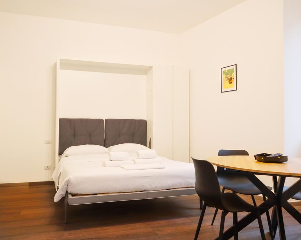 Bed, Living room, Photo of the whole room, Seating area, Dining area, Bedroom