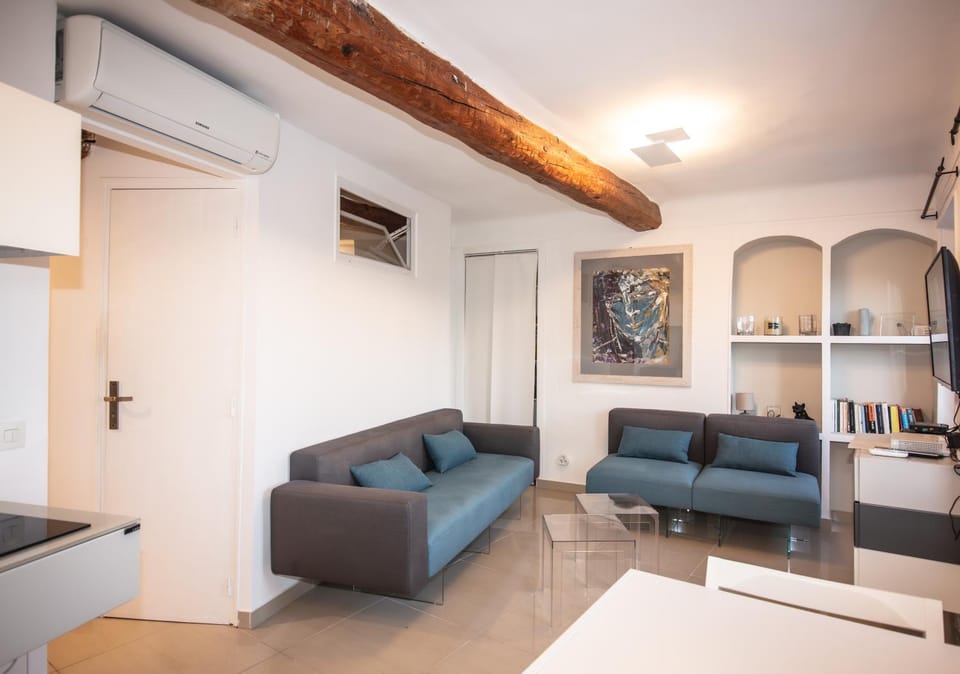 Library, Living room, Seating area, air conditioner