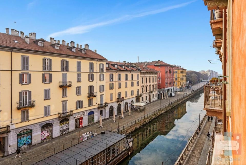 ALZ54 Navigli Bright View of the Navigli Apartment in Milan