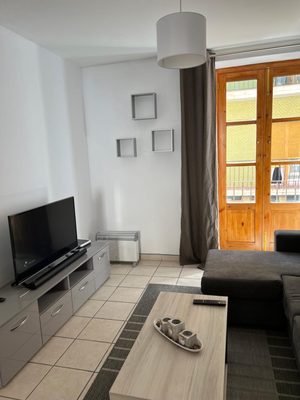 TV and multimedia, Living room, Seating area, Evening entertainment