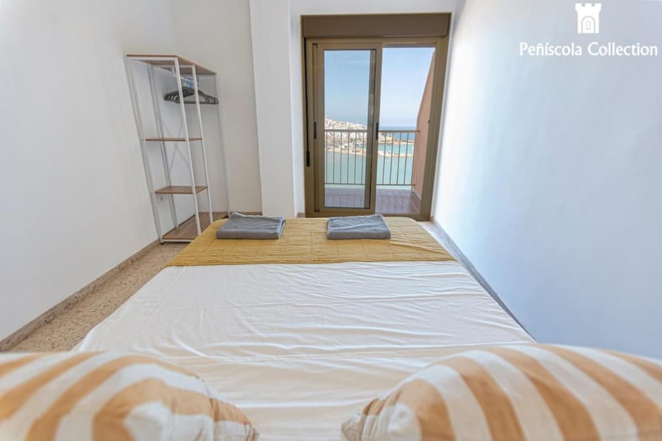 Bed, View (from property/room), Photo of the whole room, Bedroom, towels
