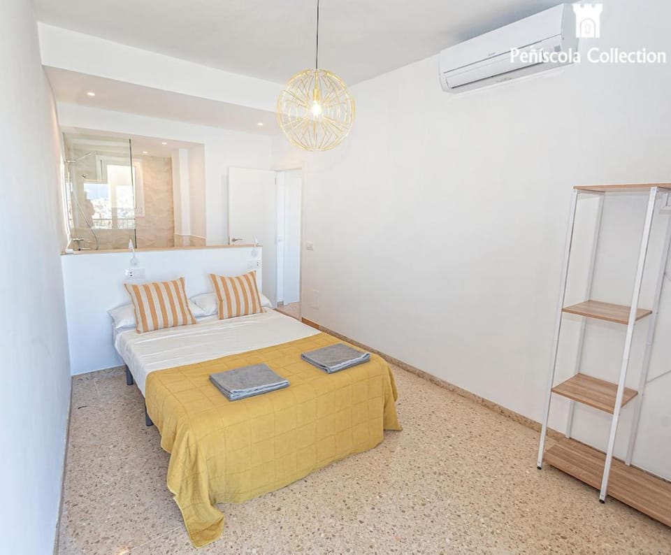Sea-Castle View 2BR Flat - AC, Wi-Fi, Parking Apartment in Peniscola