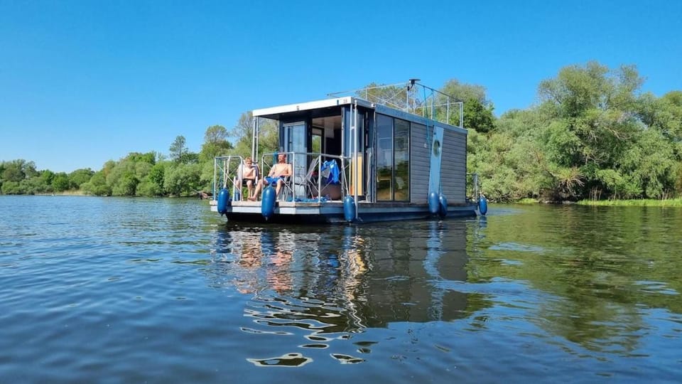 Hausboot Havelrobbe Docked boat in Brandenburg