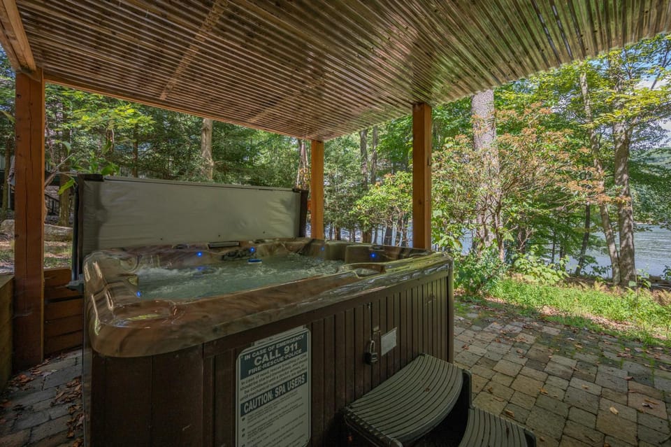 Maplewood Cottage House in McHenry