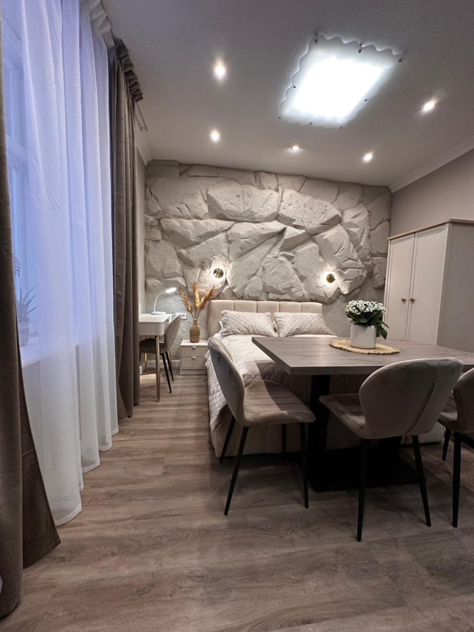 Living room, Photo of the whole room, Seating area, Dining area, Bedroom