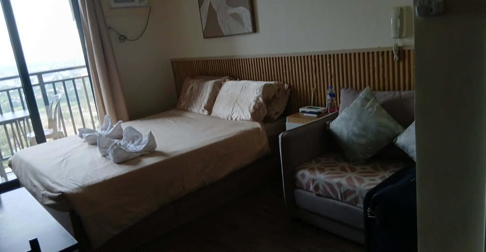 Bed, Bedroom, towels