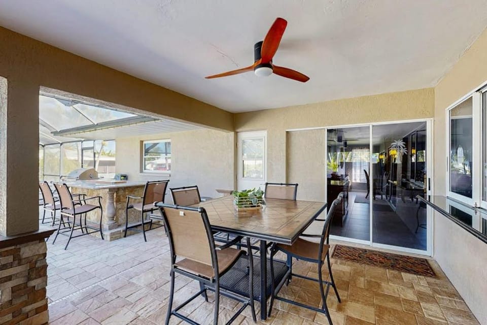 Paradise Palms House in Lochmoor Waterway