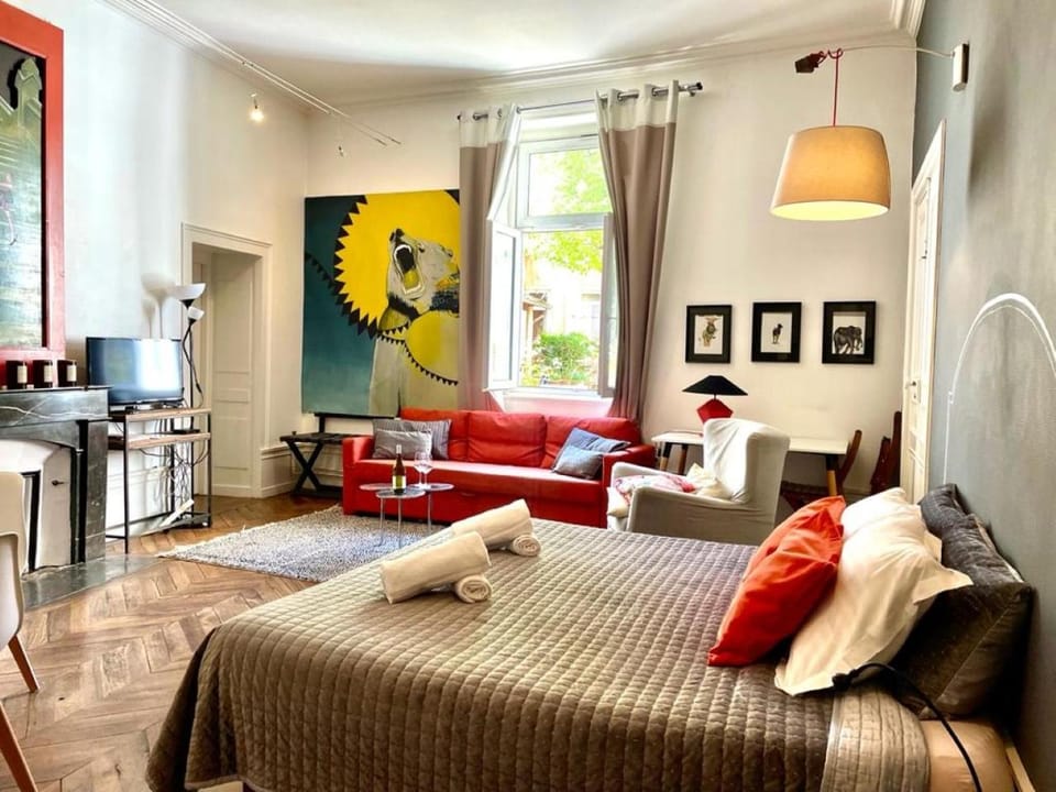Bed, Living room, Dining area, Bedroom