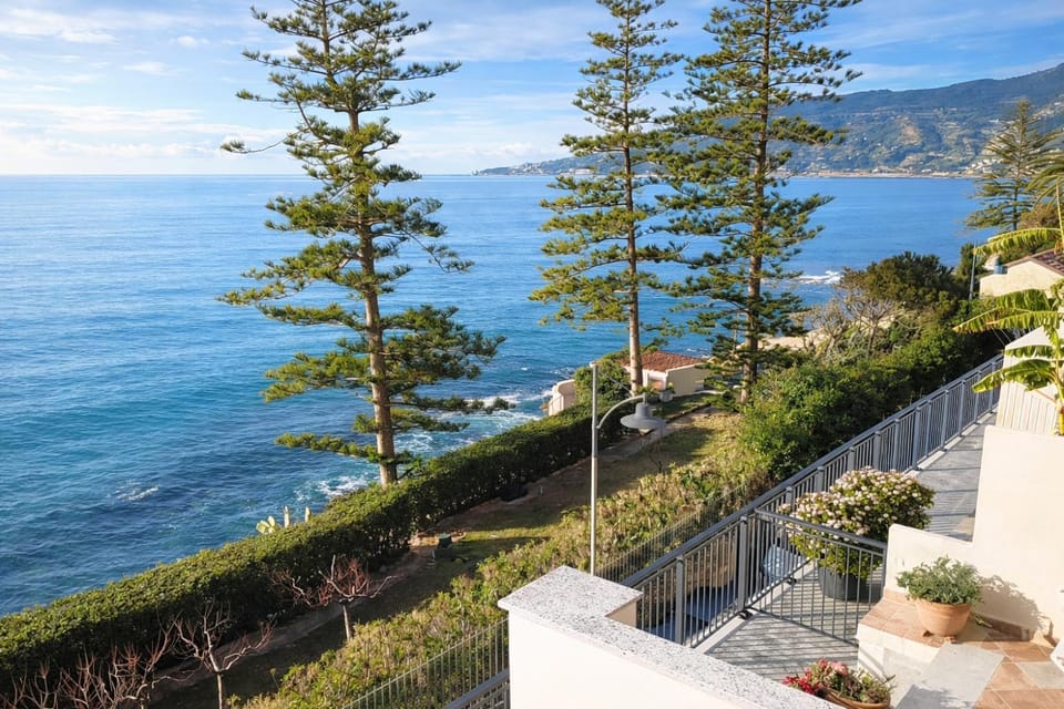 Nearby landmark, Spring, Day, Natural landscape, Mountain view, Sea view
