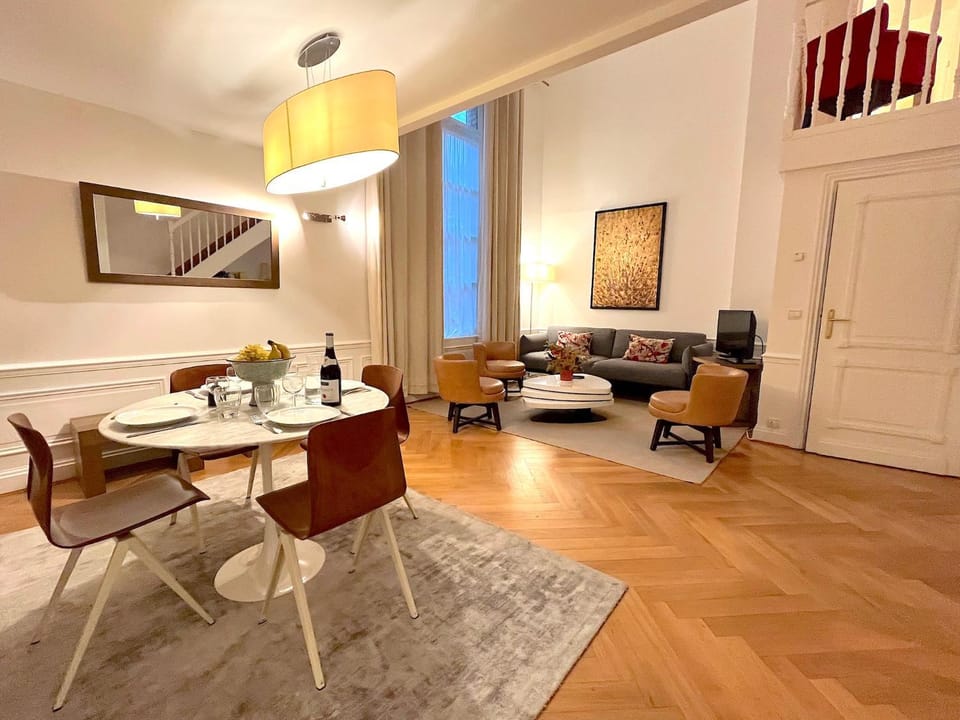 Living room, Seating area