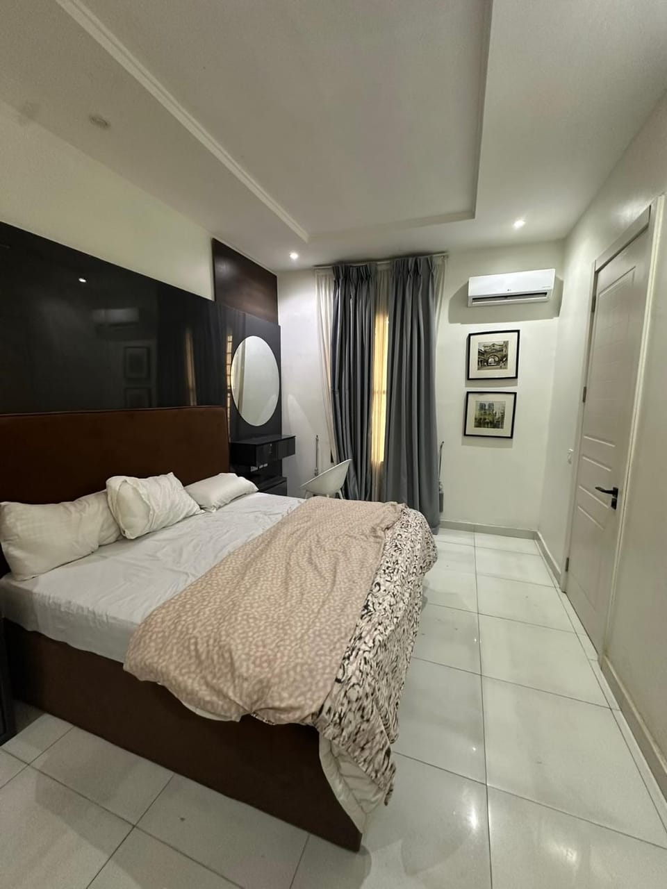 Exclusive Four Bedroom Apartment Near the Beach Restaurant and Nightlife Apartment in Lagos, Nigeria