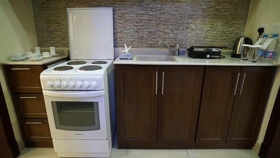 Kitchen or kitchenette, Communal kitchen
