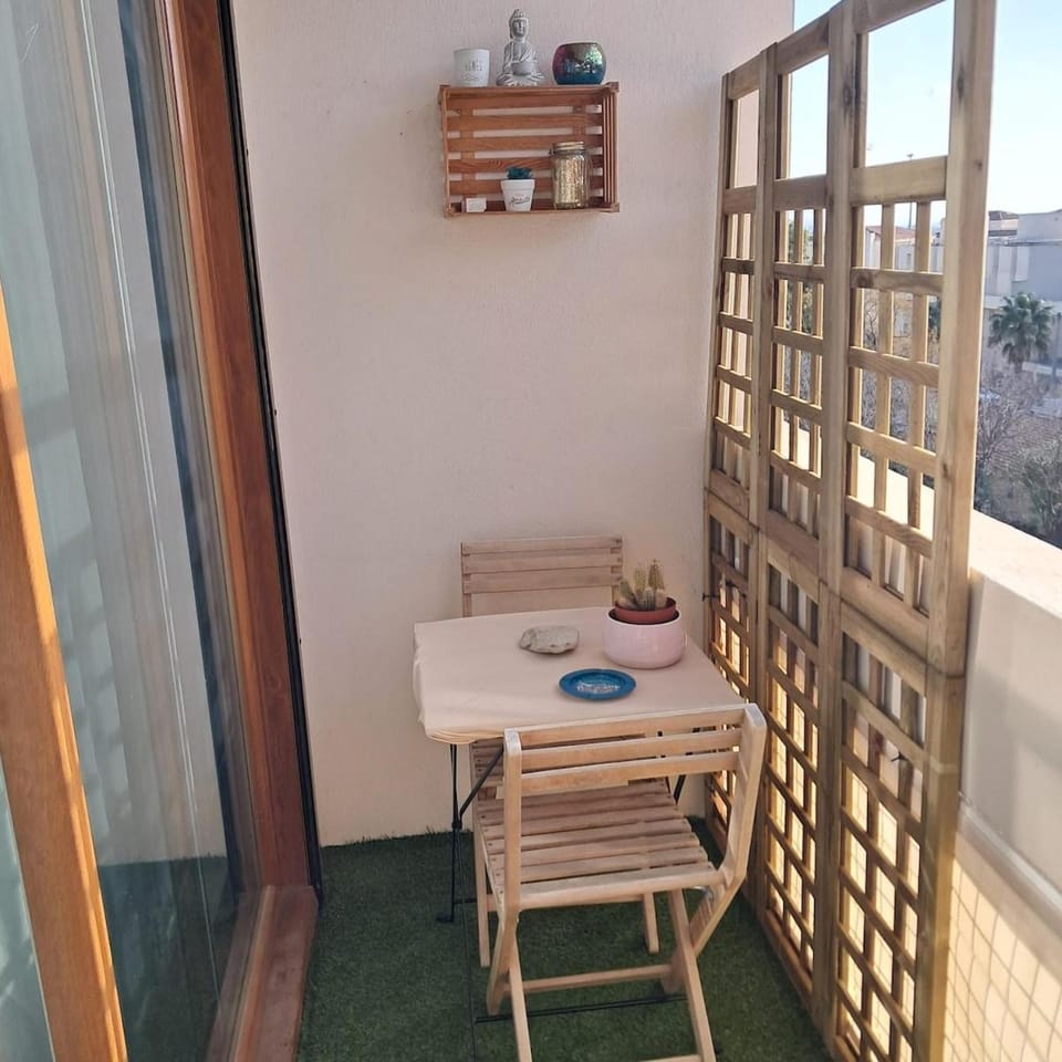 Beautiful air-conditioned apartment with balcony Apartment in Hyères