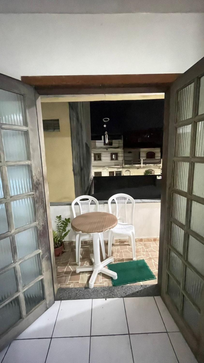 apartamento bastante ventilado e proximo a praia, shopping, estação de transporte Apartment in Salvador