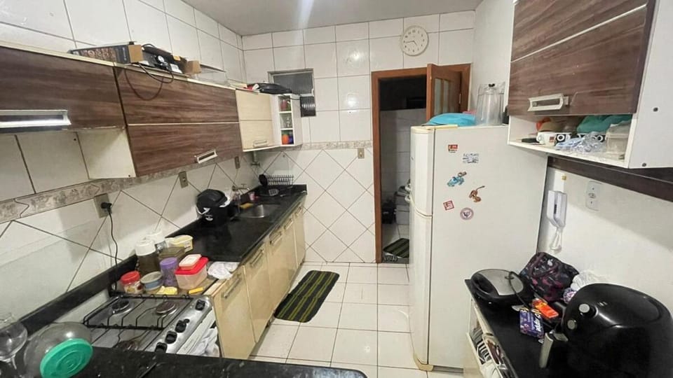 apartamento bastante ventilado e proximo a praia, shopping, estação de transporte Apartment in Salvador