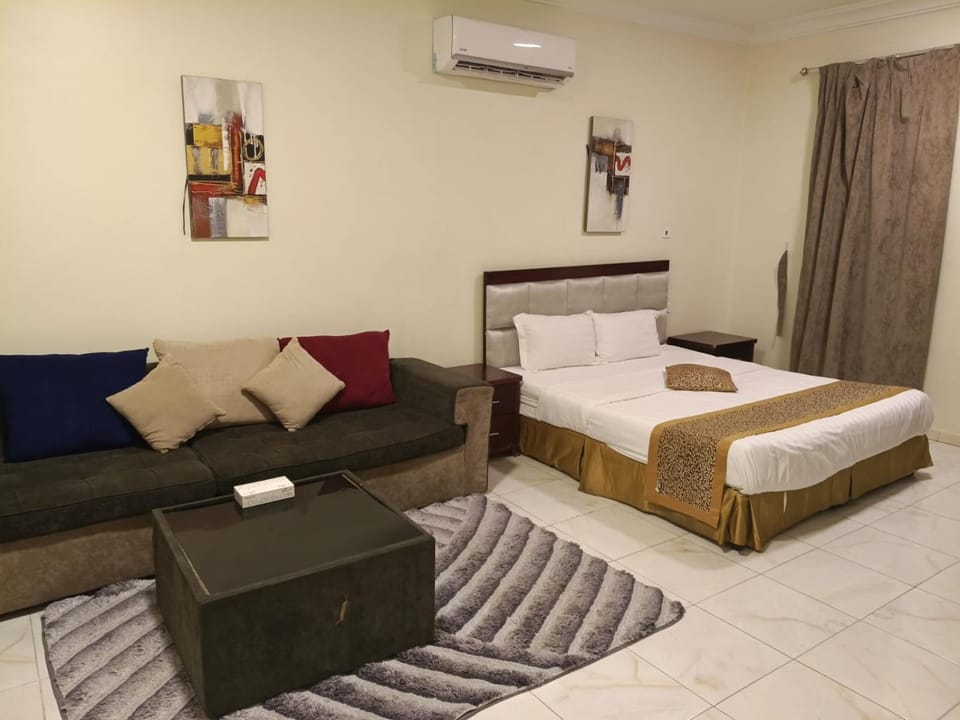Bed, Photo of the whole room, Seating area, Bedroom, towels, air conditioner