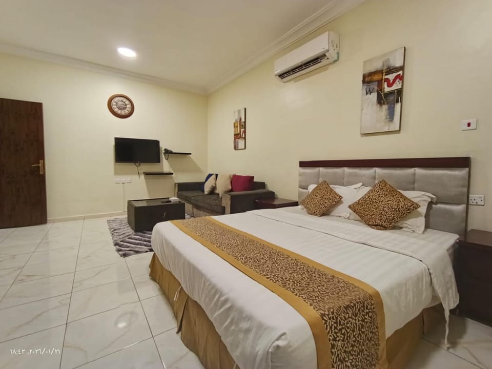 TV and multimedia, Photo of the whole room, Seating area, Evening entertainment, Bedroom, air conditioner
