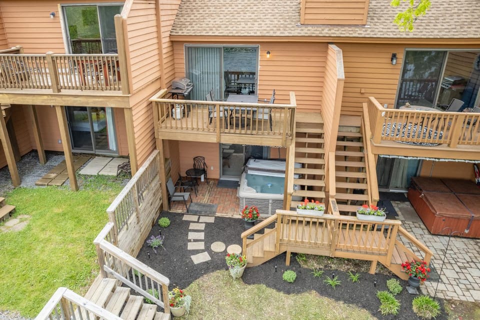 Miss Bee Haven House in Deep Creek Lake