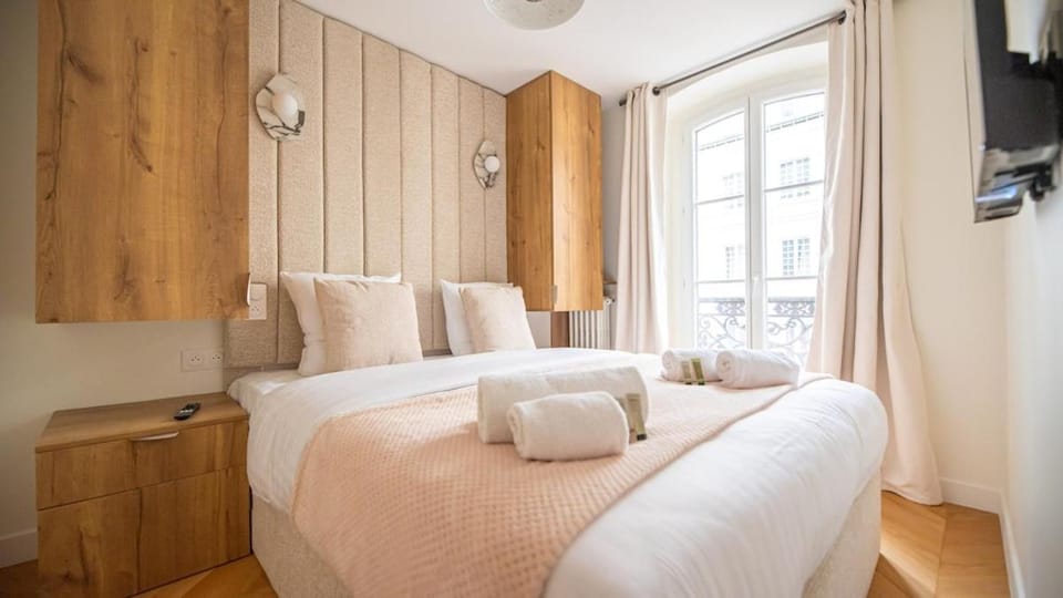 Bed, TV and multimedia, Photo of the whole room, Bedroom, wardrobe