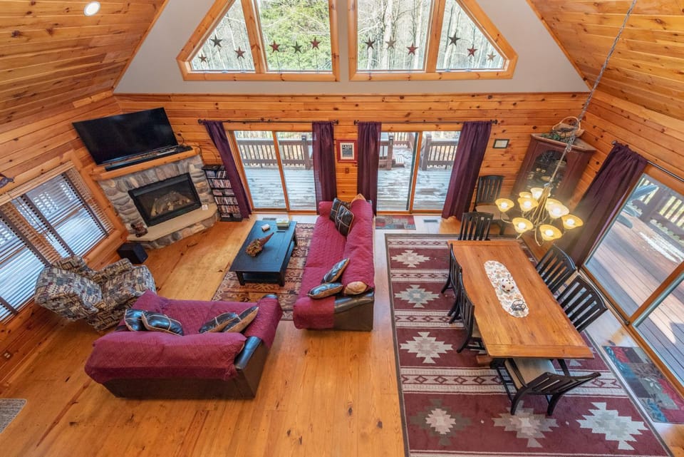 Misty Mountain Hideaway by Railey Vacations House in Deep Creek Lake