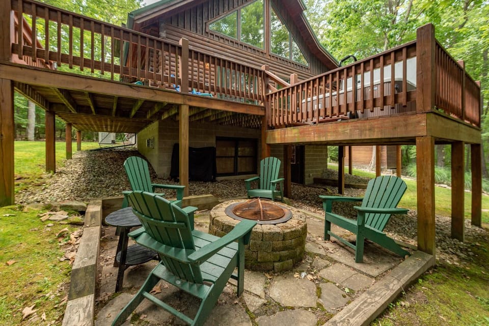 Misty Mountain Hideaway by Railey Vacations House in Deep Creek Lake