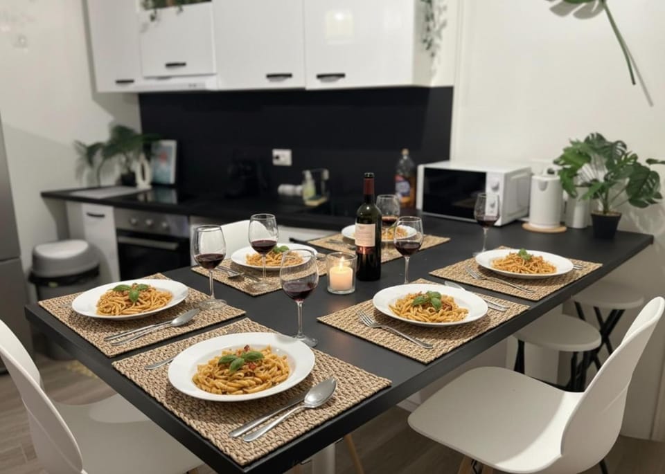 Dining area, Meals, flat iron