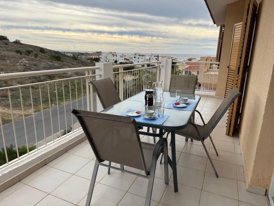 Natural landscape, View (from property/room), Balcony/Terrace, Seating area, Dining area, Sea view