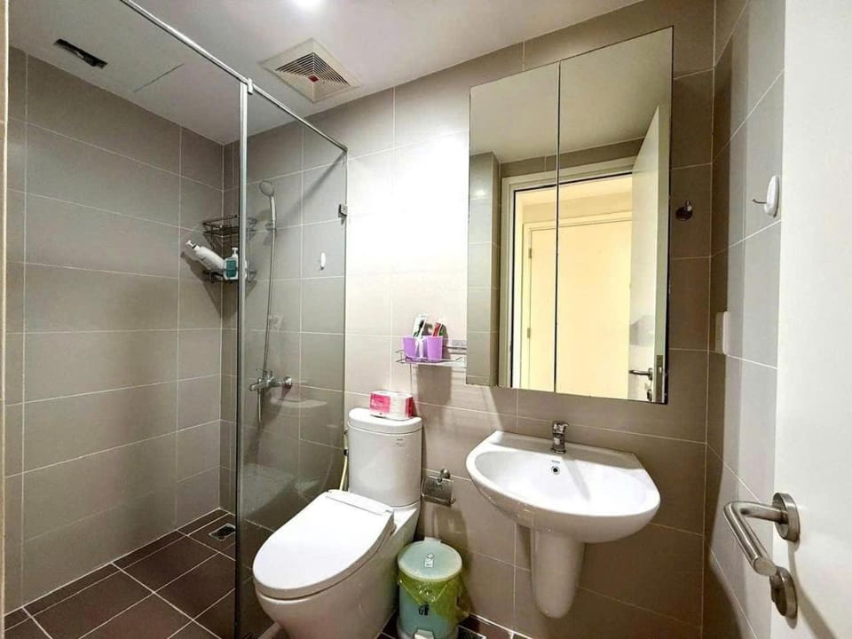 Shower, Toilet, Bathroom, bidet, towels