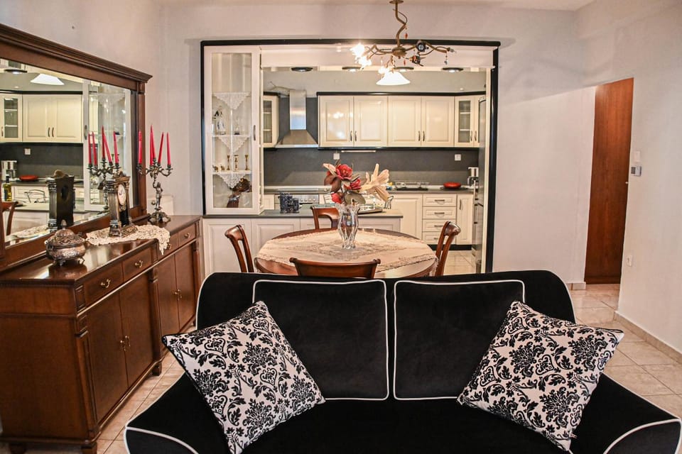 Kitchen or kitchenette, Living room, Dining area