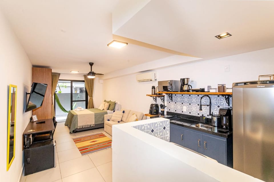 Bed, TV and multimedia, Kitchen or kitchenette, Living room