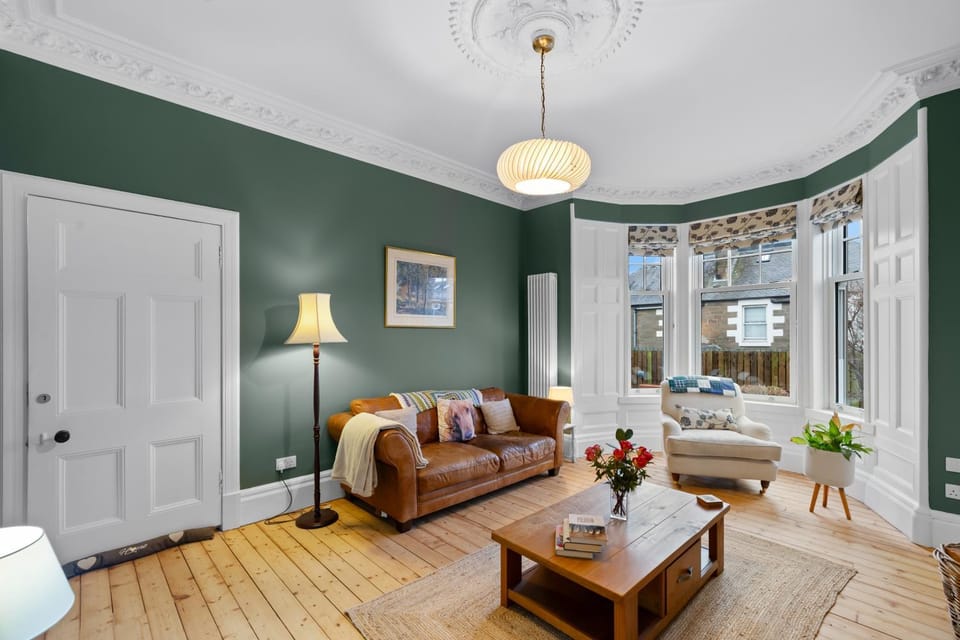Living room, Photo of the whole room, Seating area